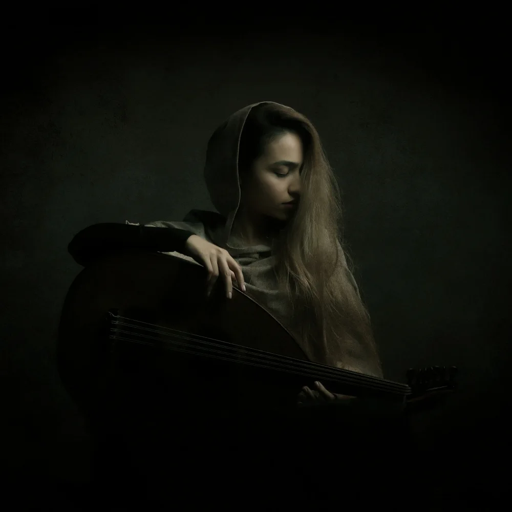 Hasheminasab, Moein: Persian musician girl
