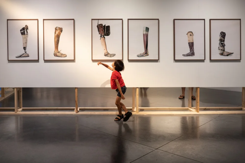 Spector, Corinne: A visit to the museum