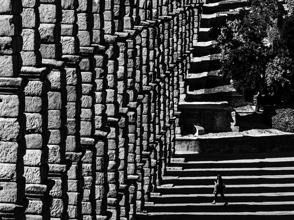 Urrutia, Adolfo: Next to the Segovia aqueduct