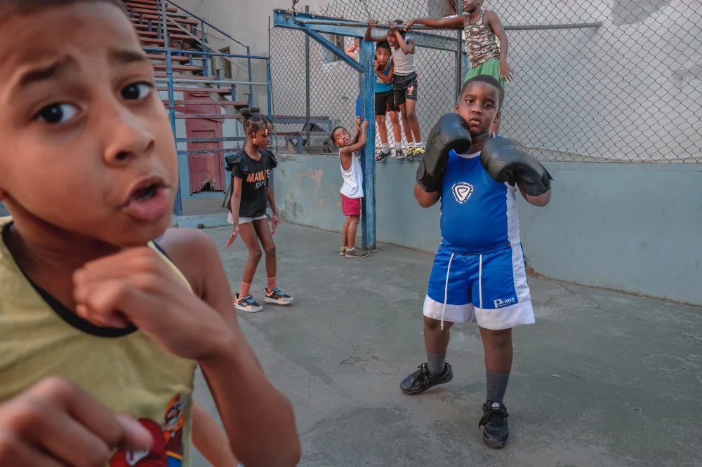 LI, MIN: Kids in boxing school