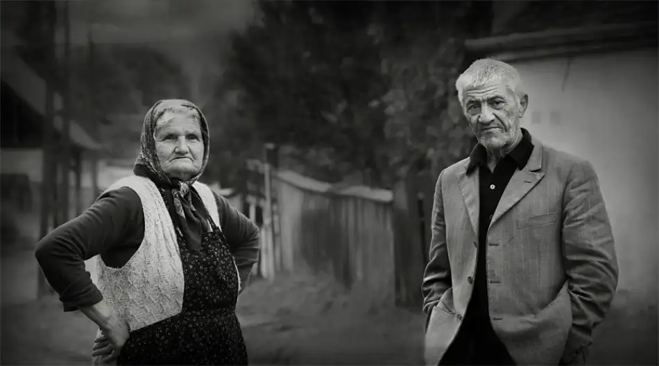 Bosogea-Tudor, Ileana: Neighbours