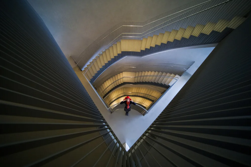 konglingming: Is it looking up or down ？