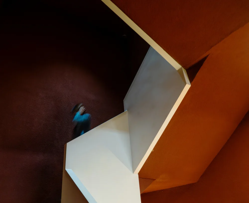 hee, dong HAN: on the stairs