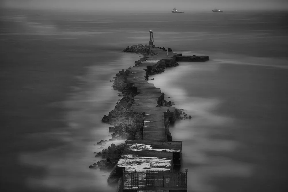Tsai, MingLun: Haima Embankment at night