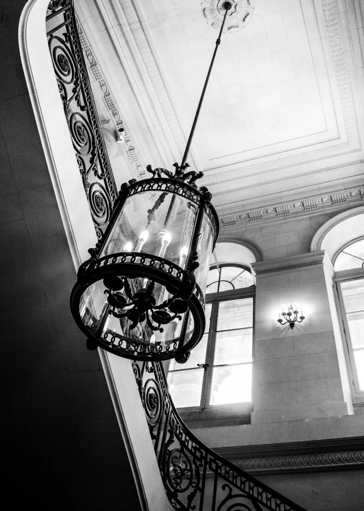 Izzard, Magda: Chandelier