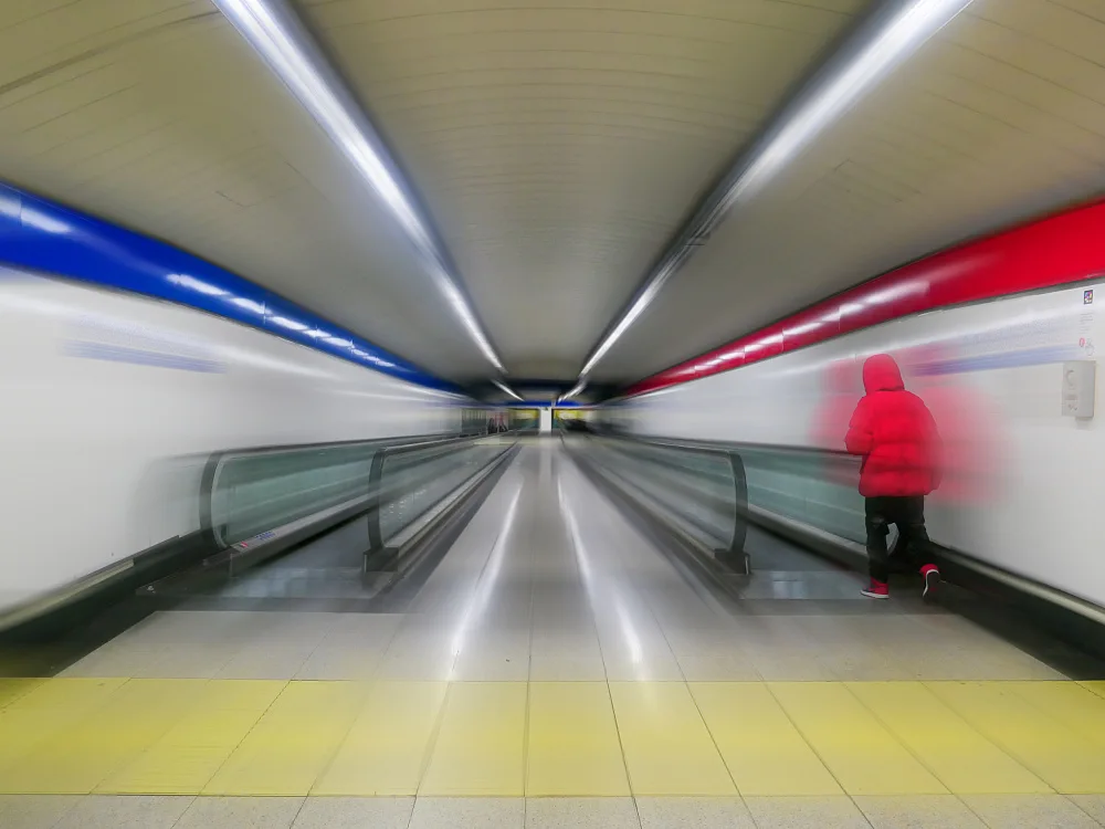 Urrutia, Adolfo: Entering the subway