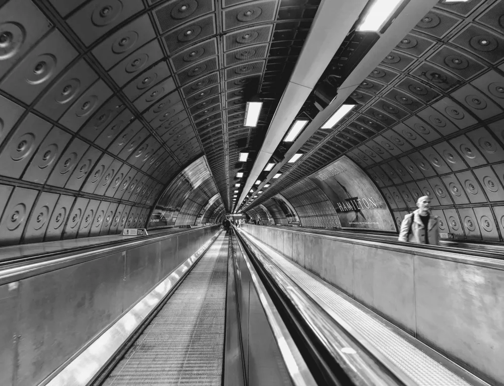 Allen, Elizabeth: Walking the Underground