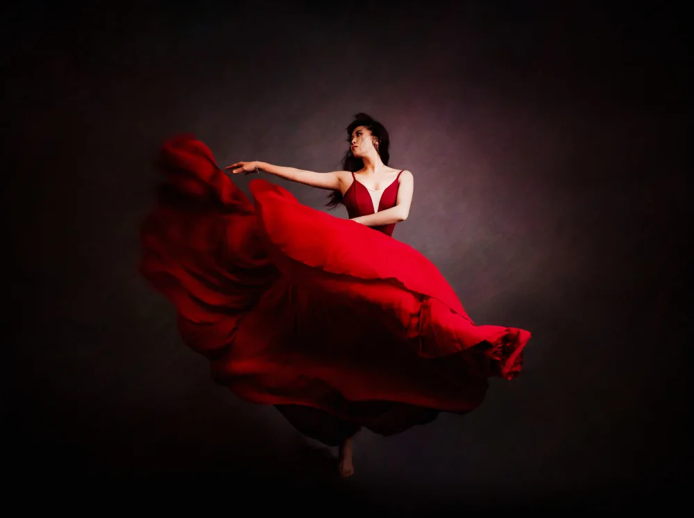 Meng, Mia: in red