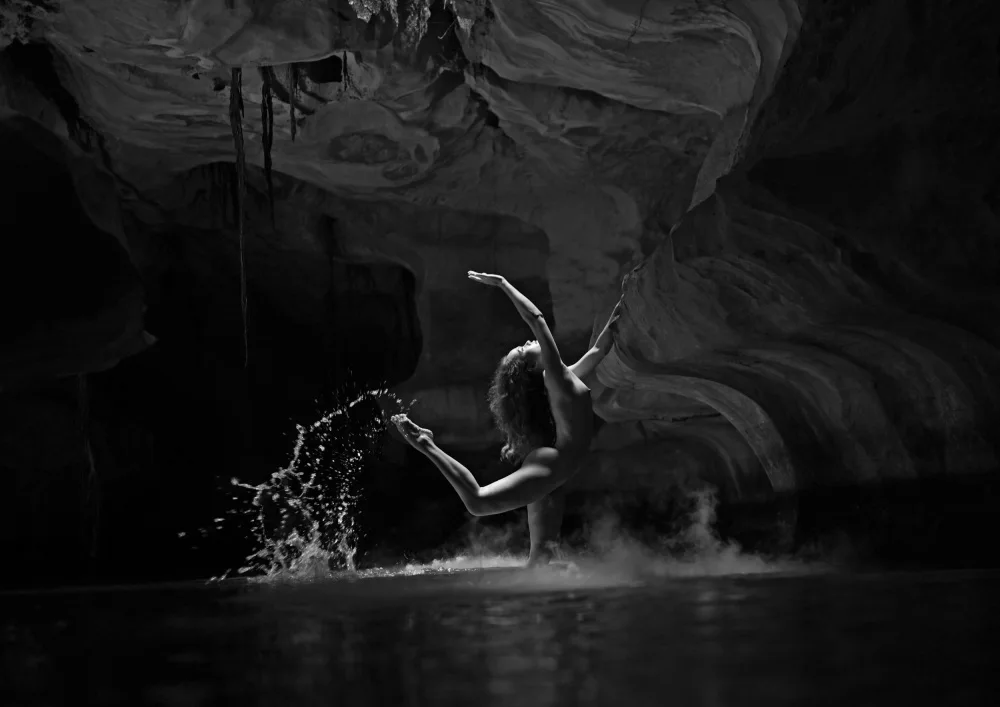 Truong, Van Tran: dans la grotte