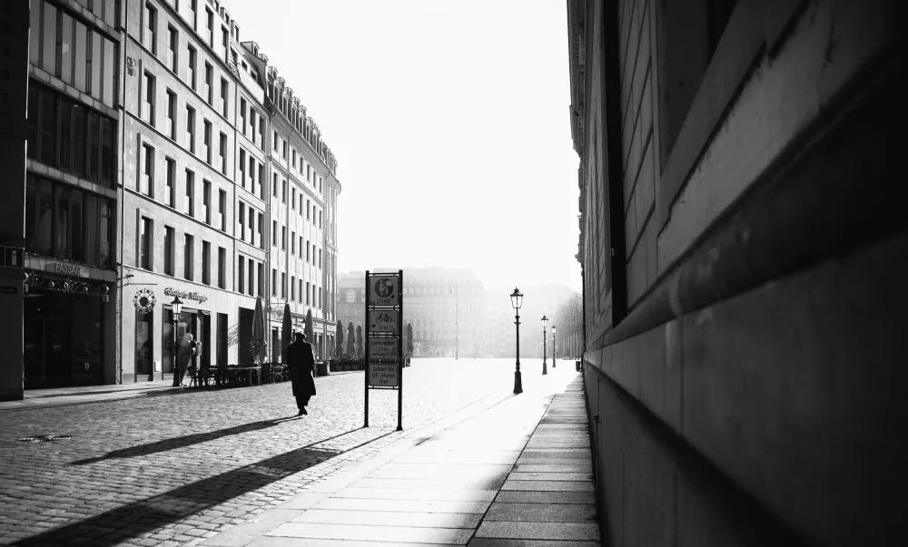 Oncete, Julien: Alone