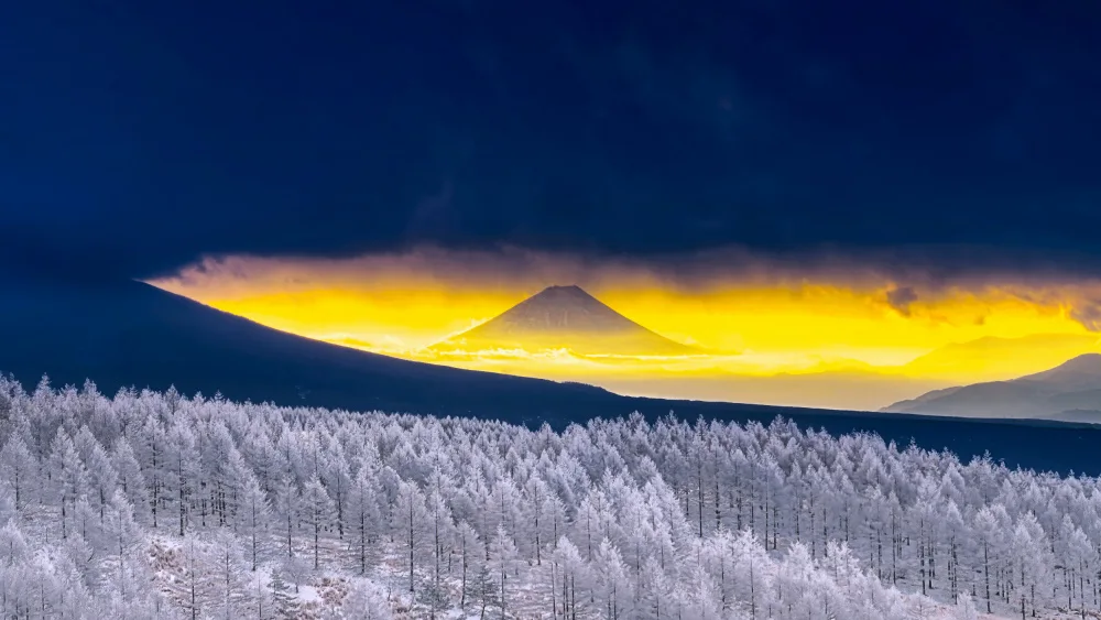 Hisamitsu, Yuusuke: Fuji rosso tra le nuvole