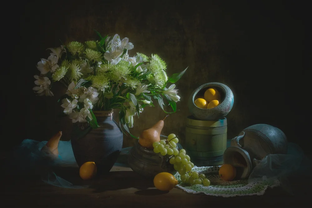 Jacobs, Lydia: Crisantemo verde e bellissimo giglio peruviano bianco