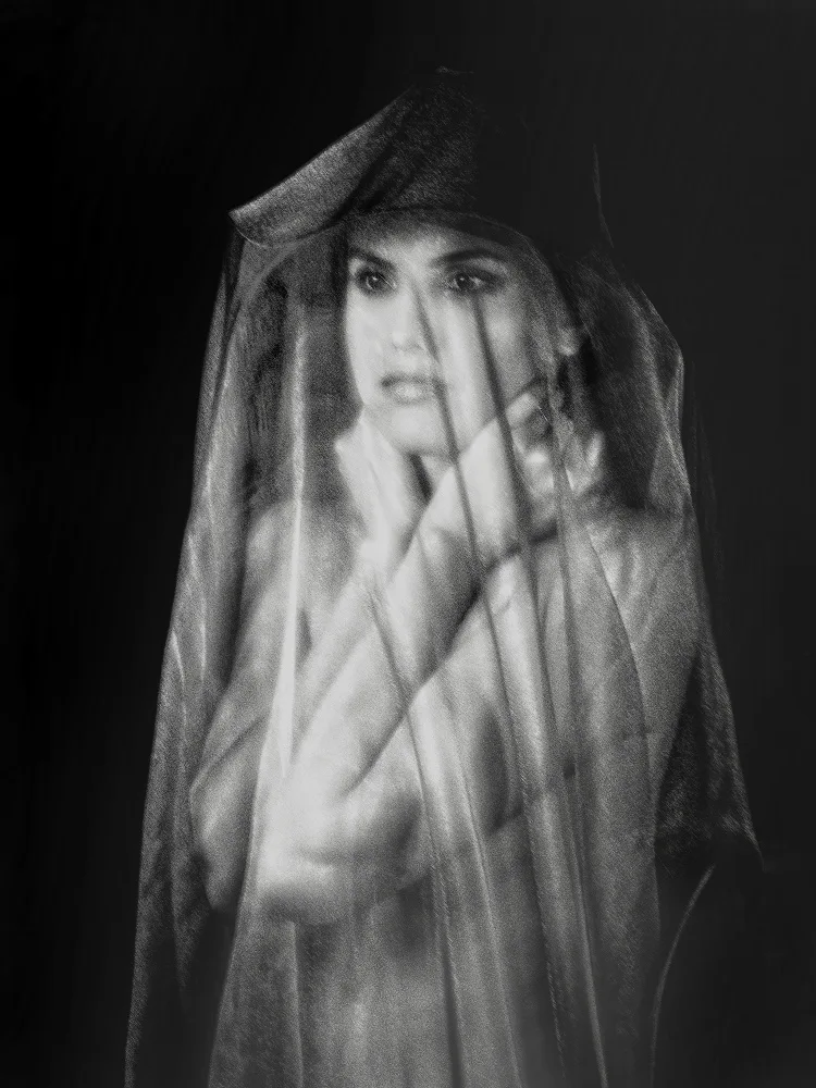 Calin, Silvia Rucsandra: Behind the veil