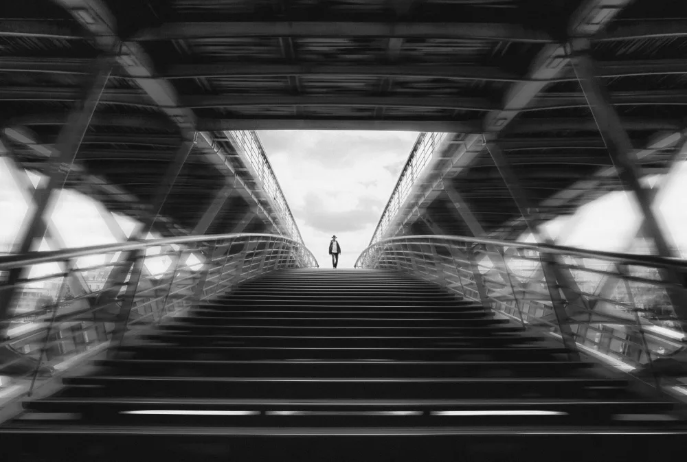 Guo, Leah: Alone walking on double bridge