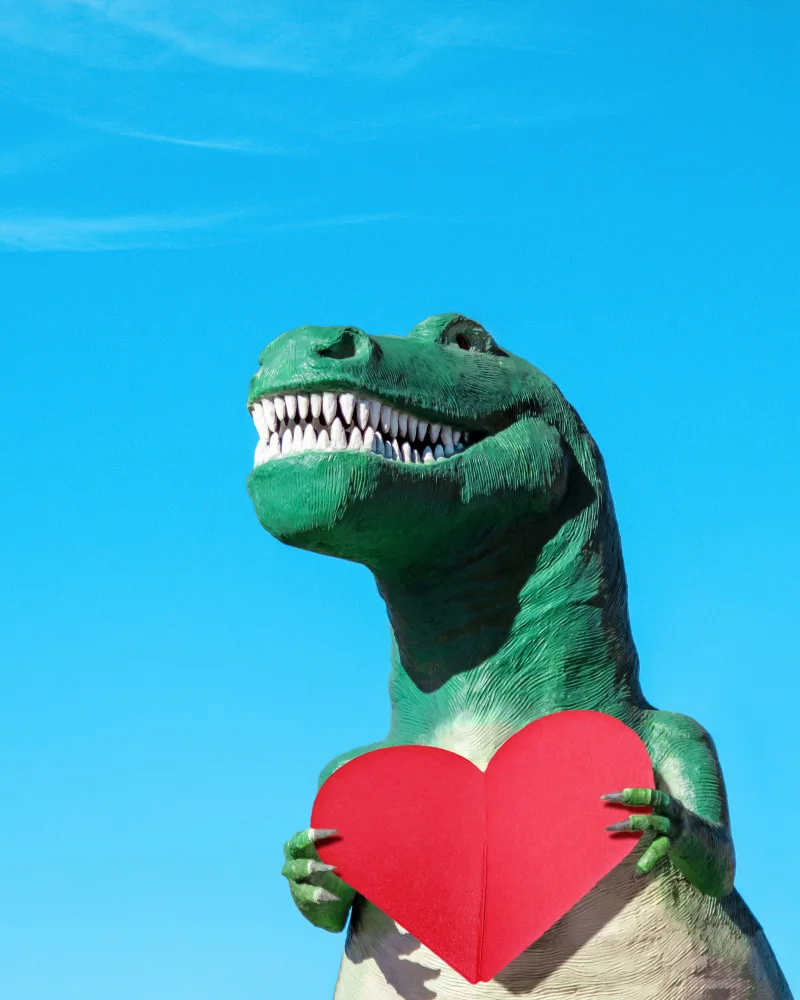 Windeknecht, Tom: Tyrannosaurus Rex with a Red Paper Heart