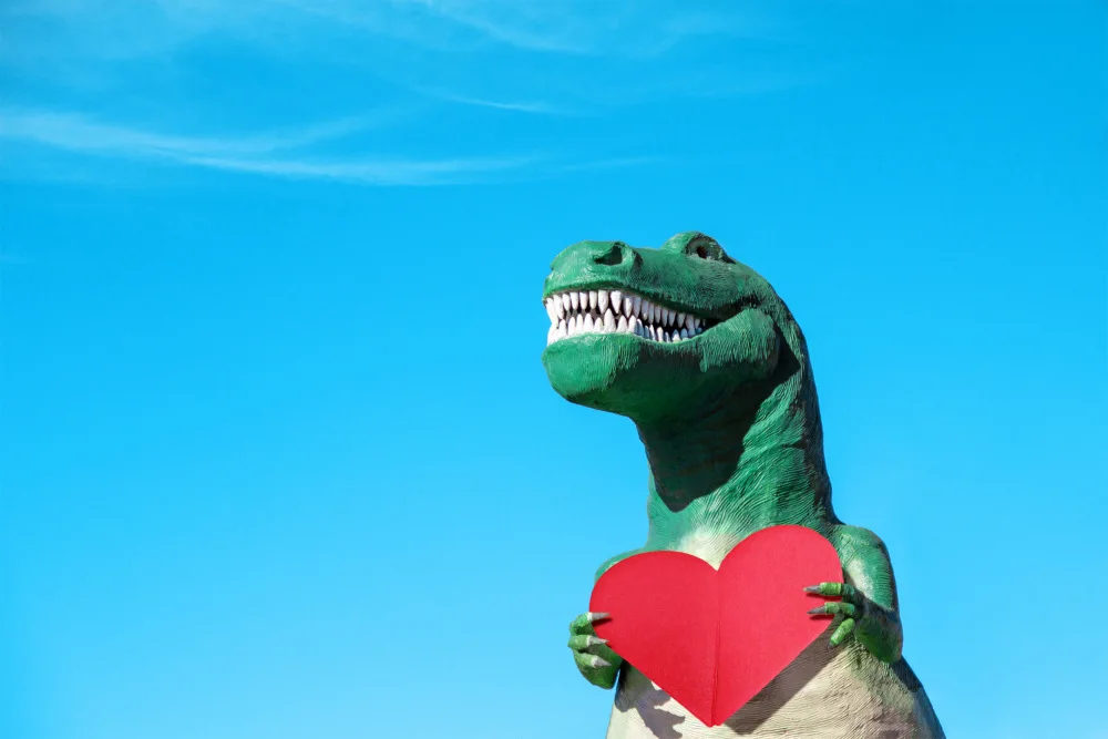 Windeknecht, Tom: Tyrannosaurus Rex with a Red Paper Heart