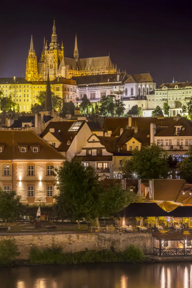 Viola, Melanie: Castillo de Praga y Catedral de San Vito de noche