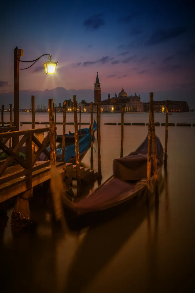 Viola, Melanie: VENEZIA Gondole durante l'Ora Blu