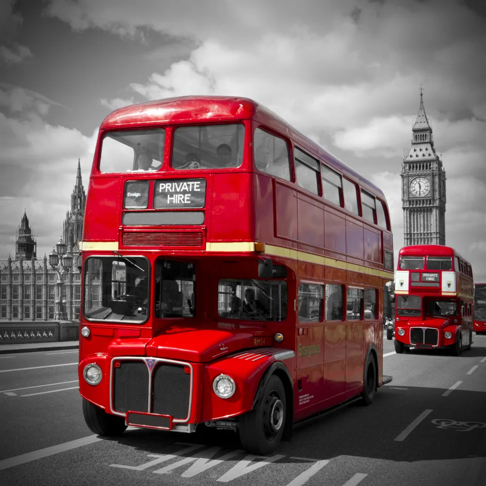 Viola, Melanie: LONDRA Autobus rossi sul ponte di Westminster