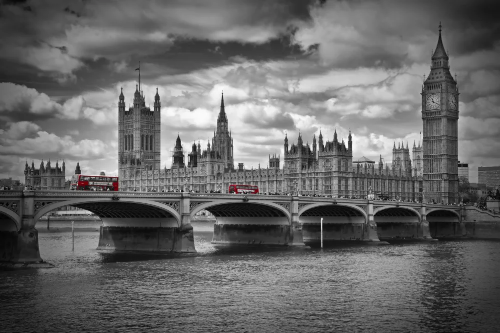 Viola, Melanie: Chambres du Parlement de Londres et bus rouges