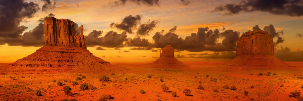 Viola, Melanie: Nádherné Monument Valley ve večerních hodinách