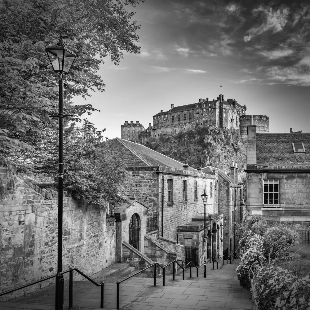 Viola, Melanie: The Vennel v Edinburghu - Monochrome