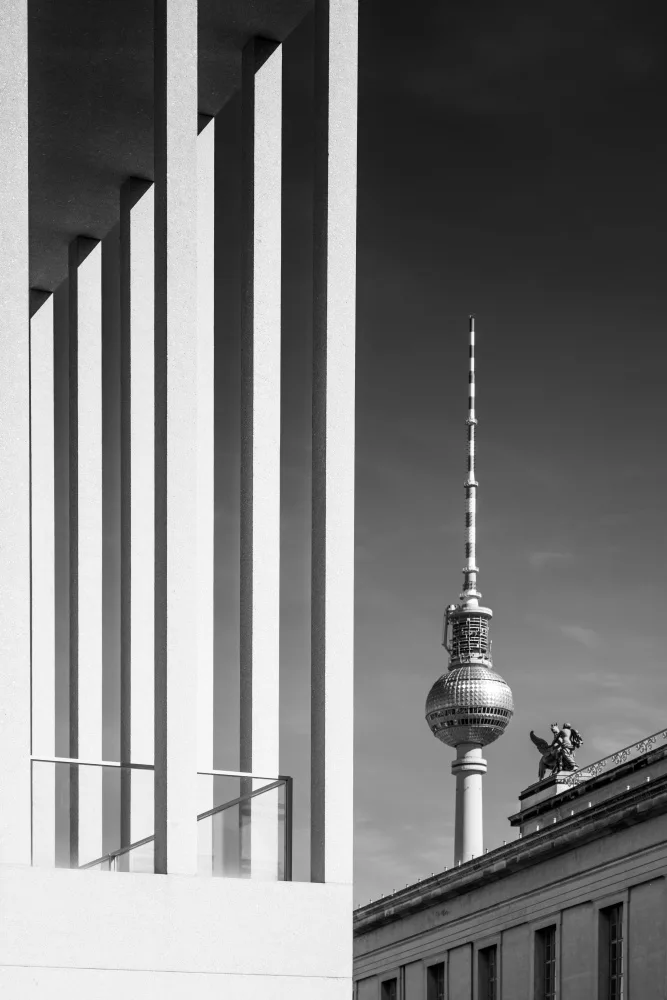 Viola, Melanie: BERLINO MONOCROMATICA Torre della televisione e Isola dei musei