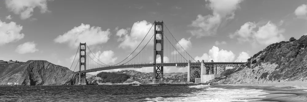 Viola, Melanie: GOLDEN GATE BRIDGE Baker Beach Panoramic View | Monochrome