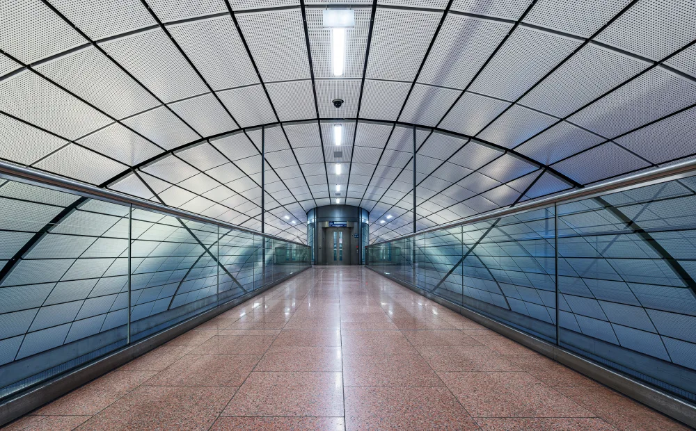 Tenteris, Rene: The Gate ( Hamburg Airport )