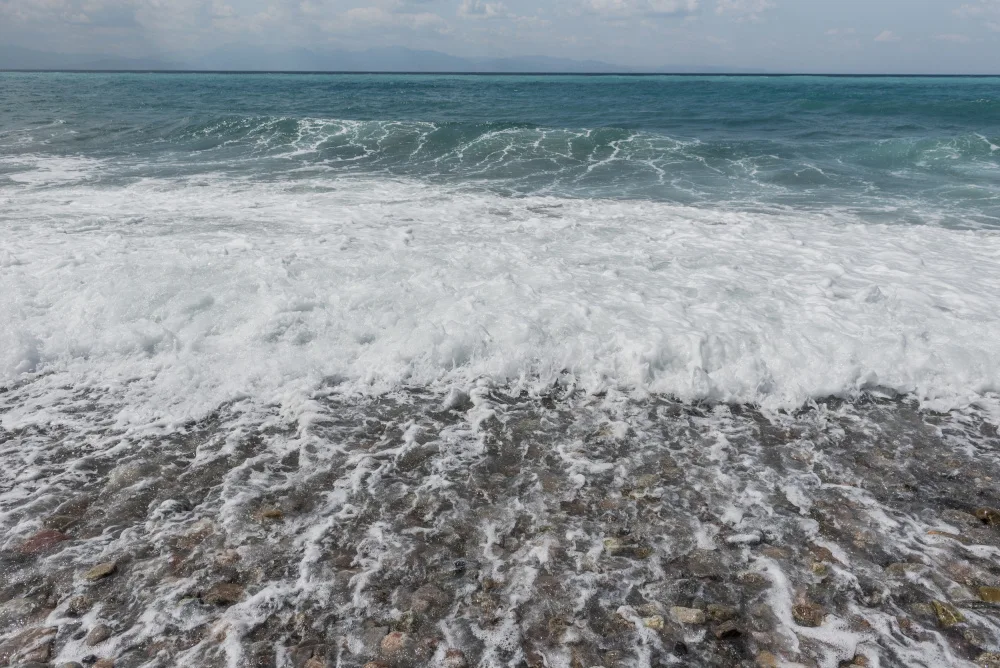 Photolovers: Sea waves at the beach