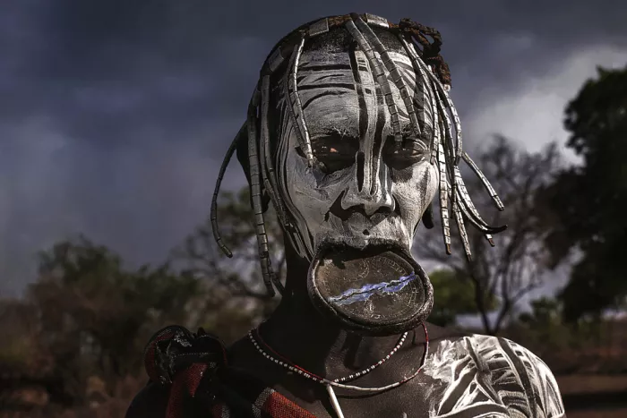 Perovich, Irene: Mursi woman with lip plate