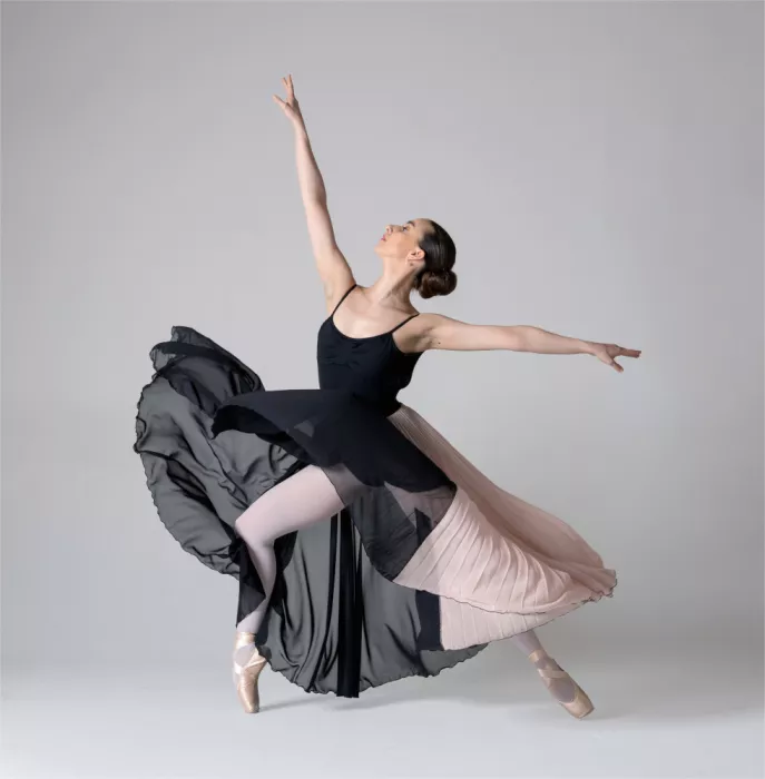 Derwood: Flowing Skirts
