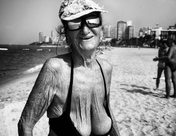 Isobe, Shinji: Old woman
