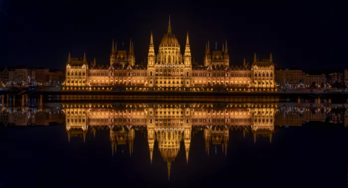 Kazamil, Farid: Budapest parliament building