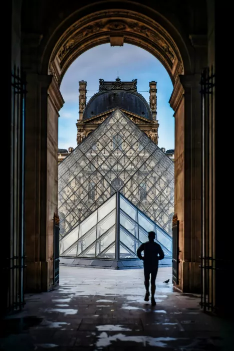 Inamura, Atsushi: Piramide del Louvre