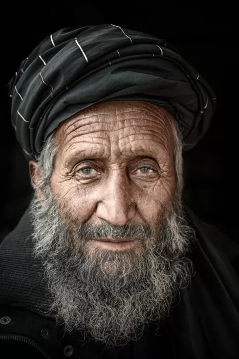 Cole, Trevor: Portrait of a Mazar e Sharif man