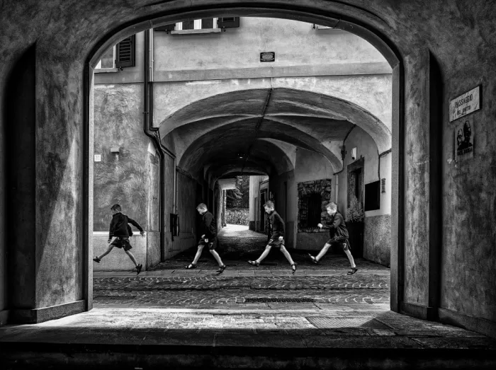 Dauria, Adam: Iseo