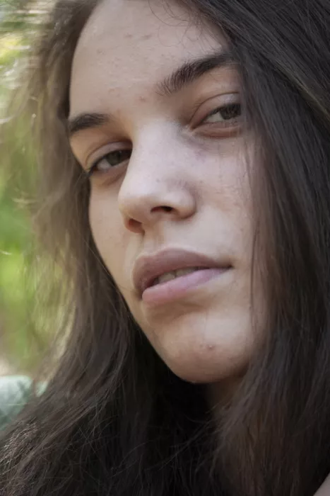 akyurt, engin: Ritratto di una ragazza affascinante