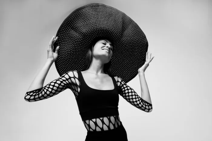 Raga, Gil Joan: Bea with hat
