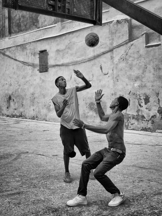 Bauer, Andy: Lotta per il pallone