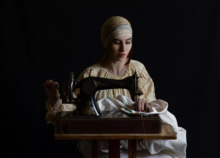 Calin, Silvia Rucsandra: A seamstress