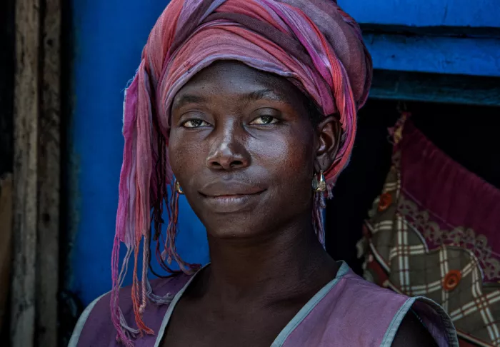 Garmendia, Inazio Joxe: Donna ghanese in una baraccopoli