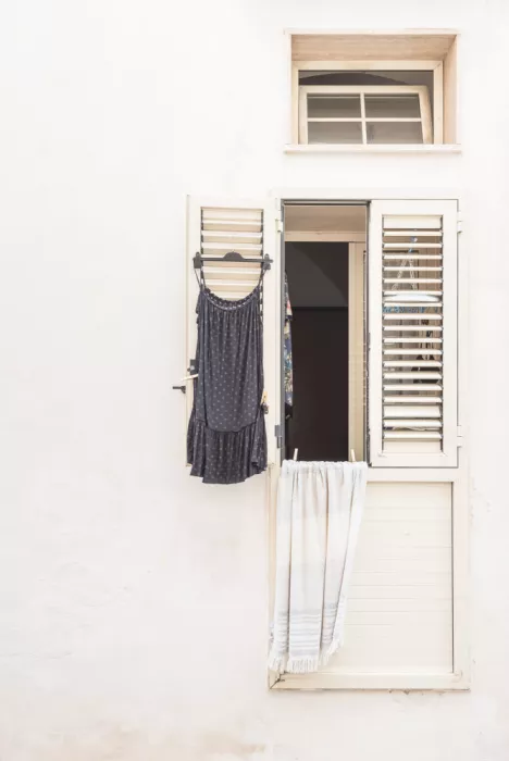 Photolovers: Laundry at window