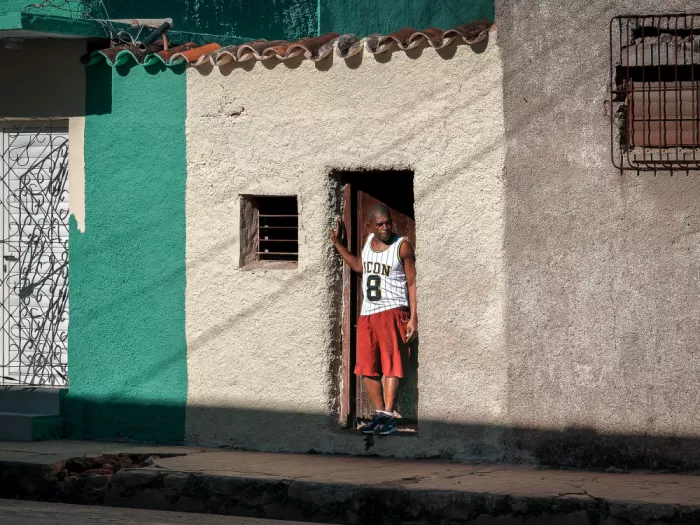 Bauer, Andy: Stojící