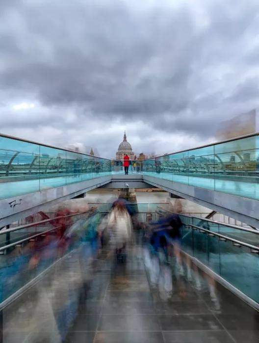 Dixon, Colin: St Pauls and the Millenium Bridge on the move