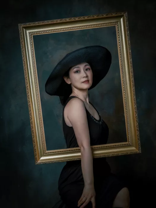 Wang, Jeff: Woman in Frame