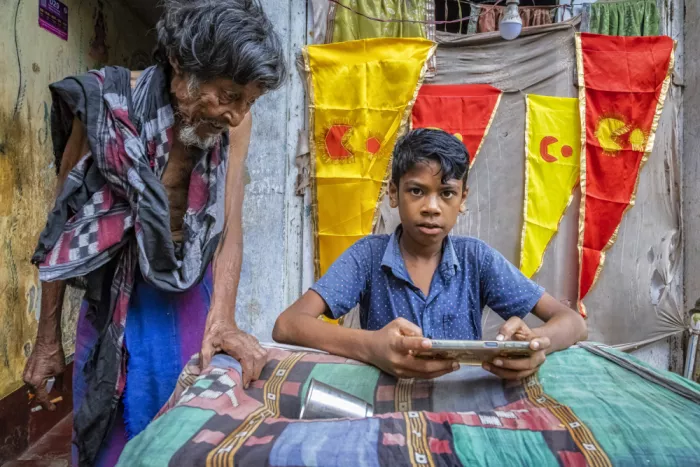 Banerjee, Souvik: Seller boy with mobile
