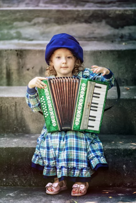 Calin, Silvia Rucsandra: Didi with the accordion