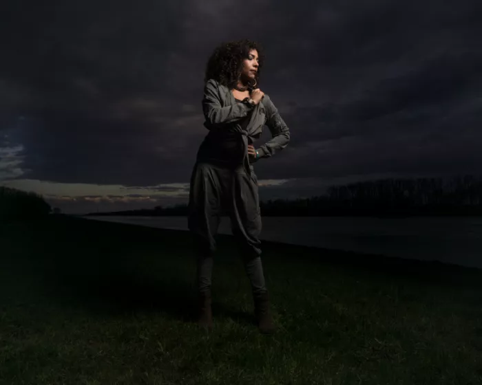 Mighorst, Ineke: At the dike near the river.