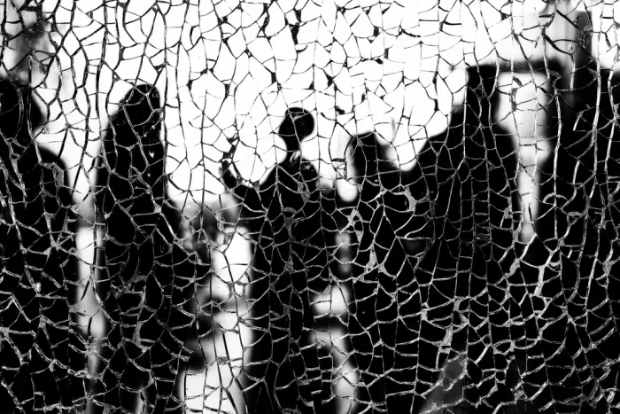 Raif, Joshua: Through the broken glass
